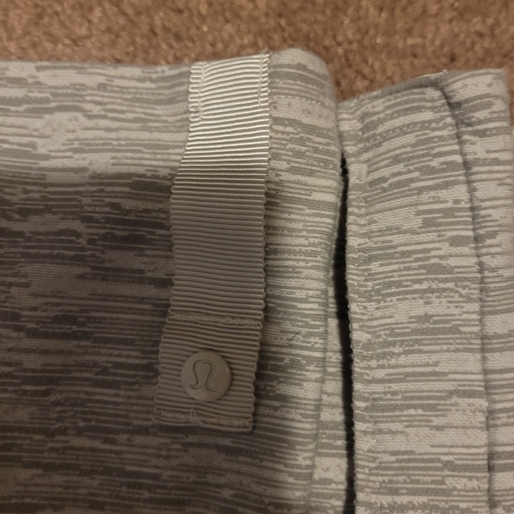 Lululemon customizable snap scarf - Picture 4 of 7